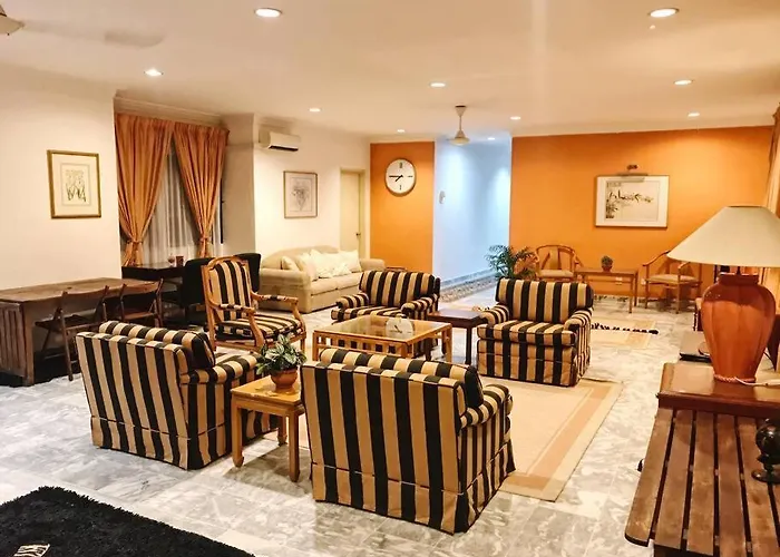Spacious Penthouse For Big Group Near National Zoo