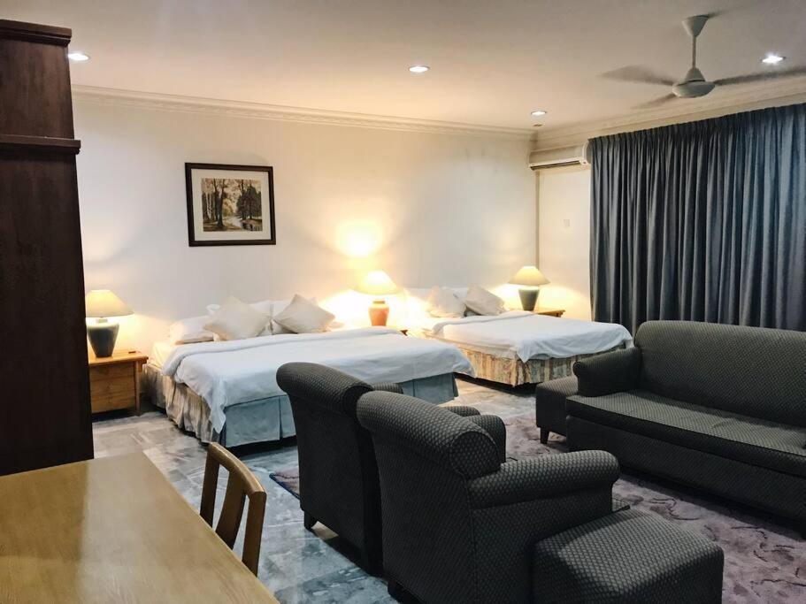Pangsapuri Spacious Penthouse For Big Group Near National Zoo Kuala Lumpur